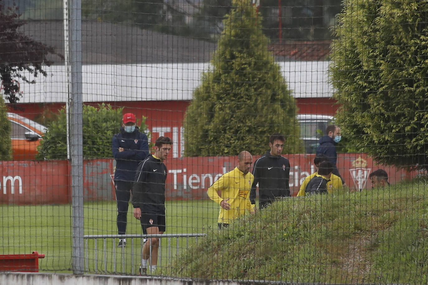 Los rojiblancos se han entrenado esta mañana en Mareo, en una sesión que comenzó en el gimnasio. Damián Pérez se manatiene como duda para el encuentro del jueves.