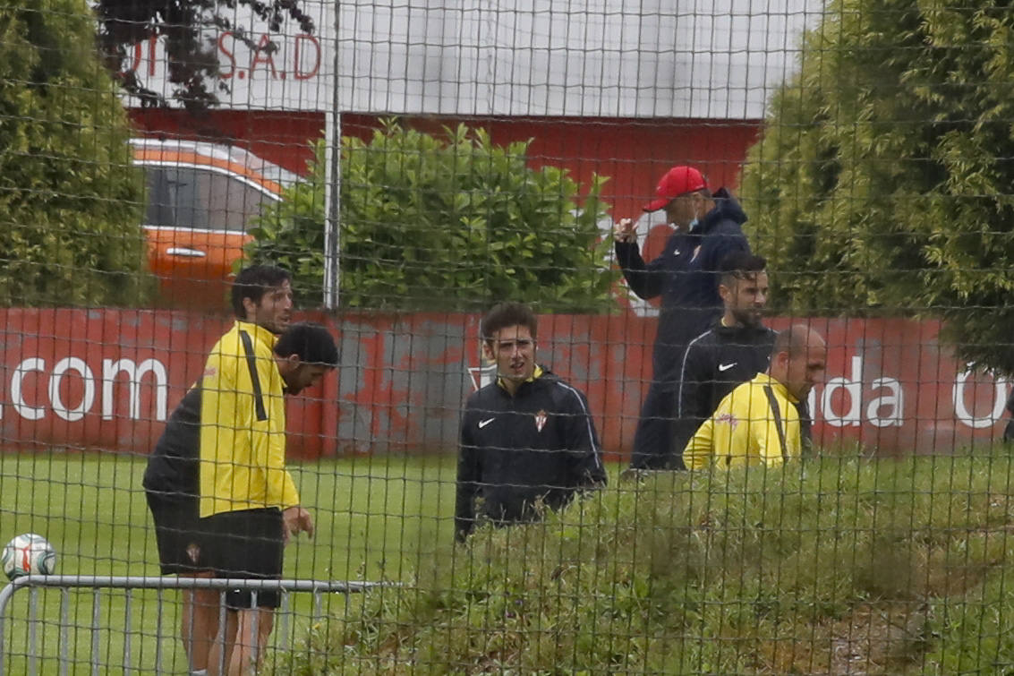 Los rojiblancos se han entrenado esta mañana en Mareo, en una sesión que comenzó en el gimnasio. Damián Pérez se manatiene como duda para el encuentro del jueves.