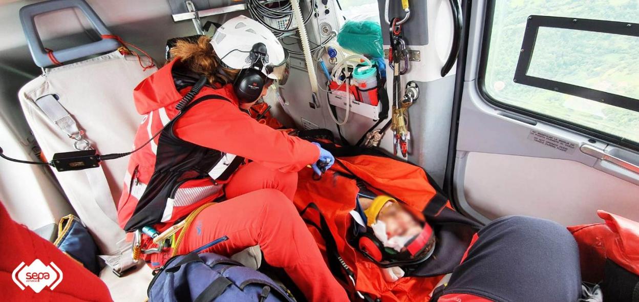 Un helicóptero medicalizado intervino en el rescate del joven. 