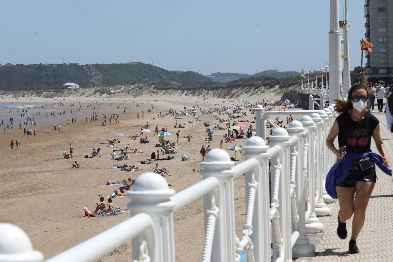 Así es la nueva normalidad en las playas asturianas. 