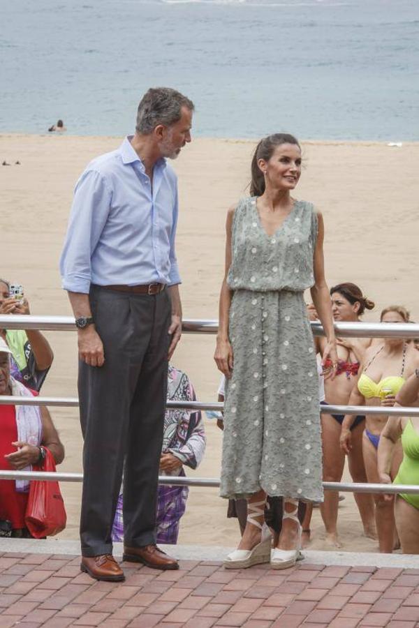 Fotos: Letizia estrena vestido de Zara en Canariass