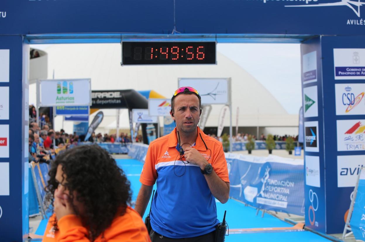 Jorge García, a pie de carrera en el Mundial de Duatlón celebrado en Avilés en 2016.