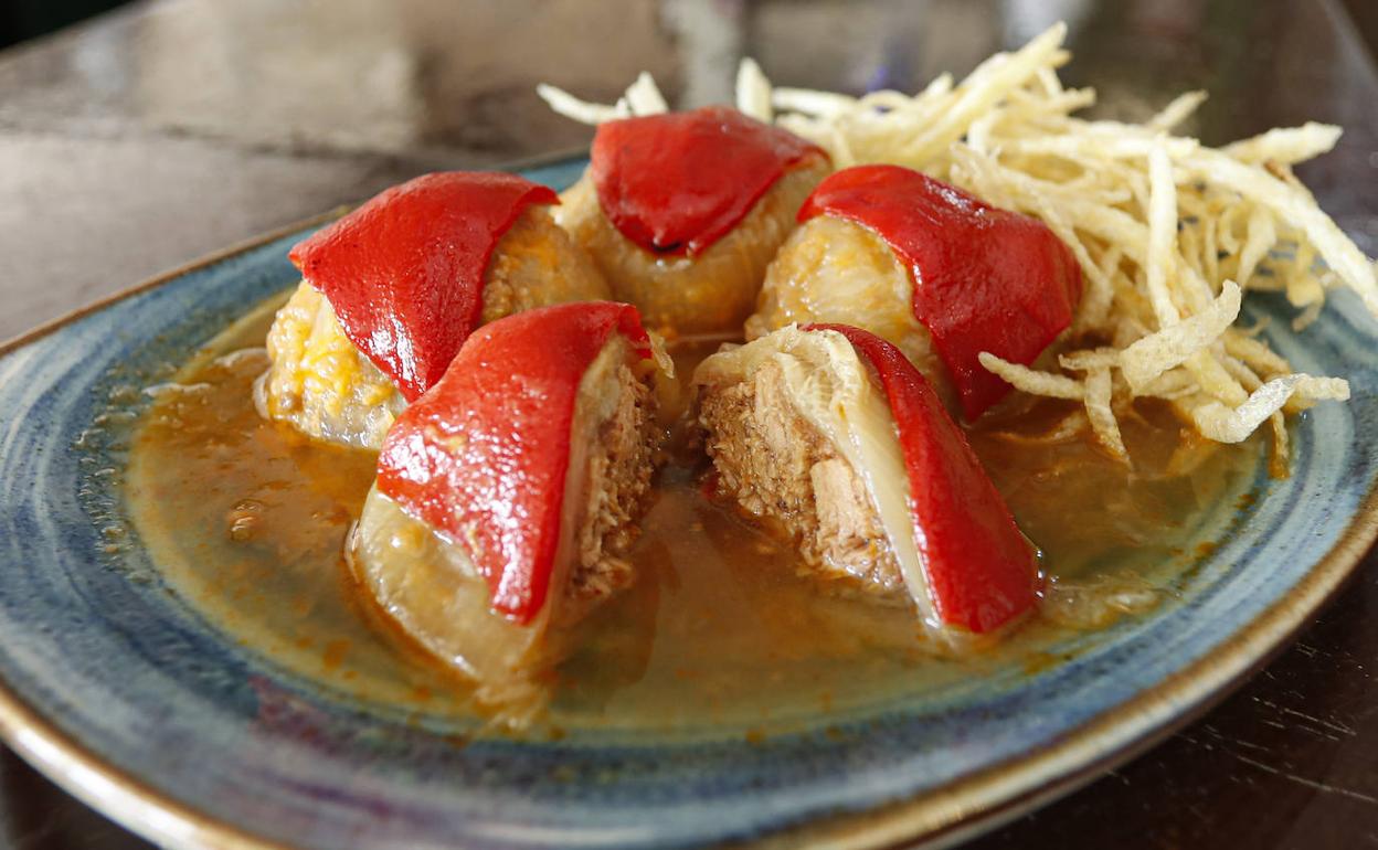 Cebollas rellenas con bonito de temporada