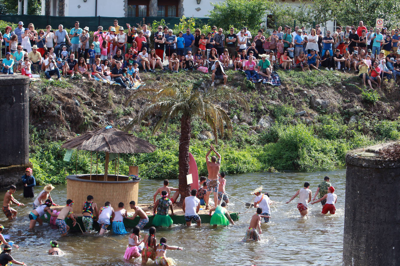 El Descenso Folklórico del Nalón, que este año cancelará todos sus actos, recibe el título de Fiesta de Interés Turístico Nacional. La organización, agradecida por la distinción, ya piensa en 2021. Este es un homenaje histórico a una de las fiestas más populares de Asturias.