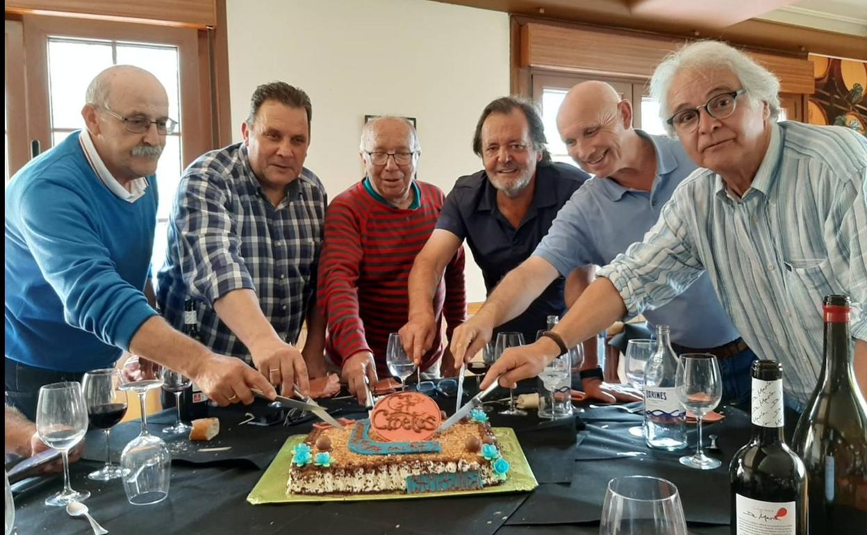 De izquierda a derecha, Rojo, Luisín, Caramés, Juanchi, Lolo Paredes y Miguel Ángel. 