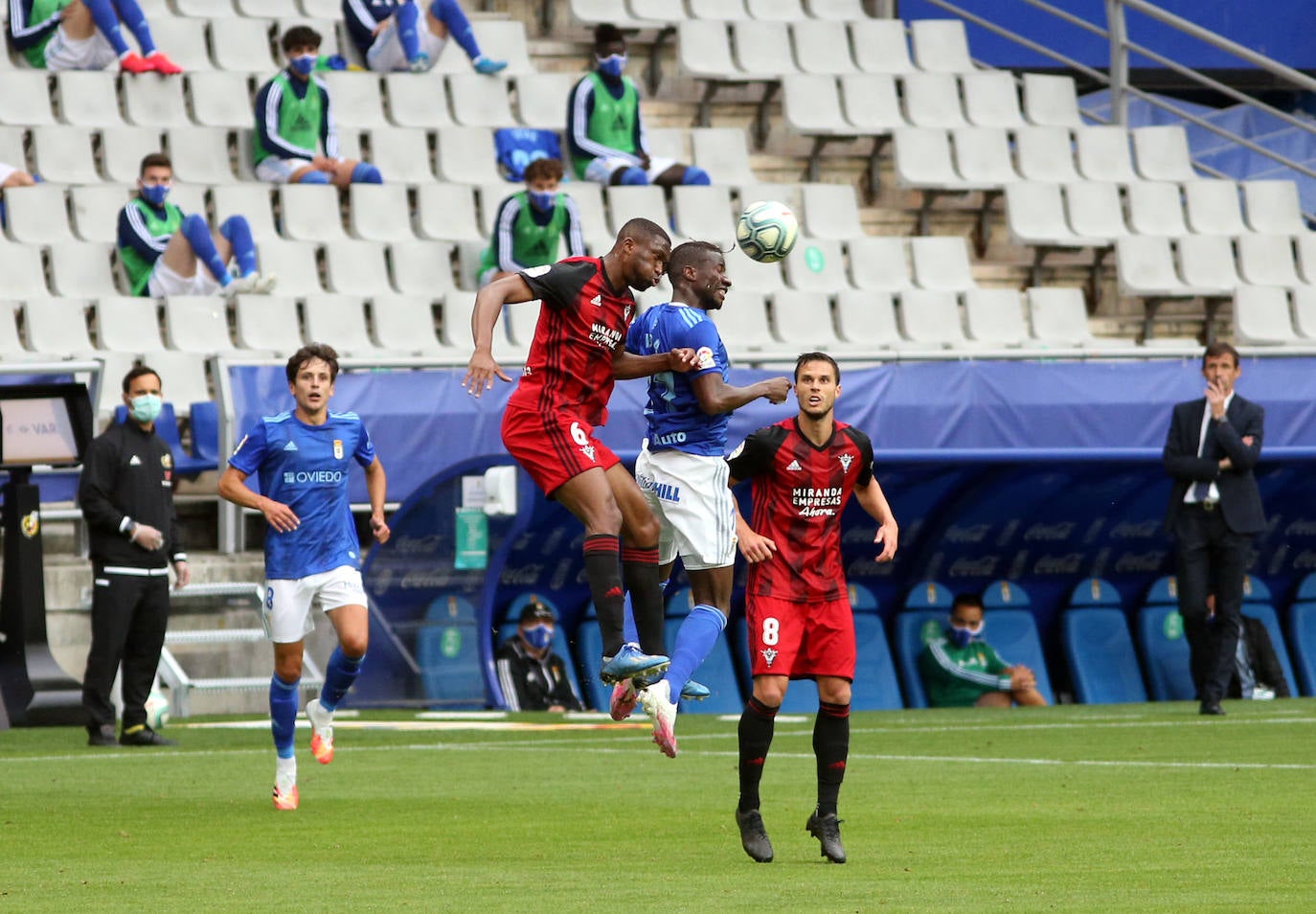 El Real Oviedo y el Mirandés se han disputado los tres puntos en el estadio Carlos Tartiere. 