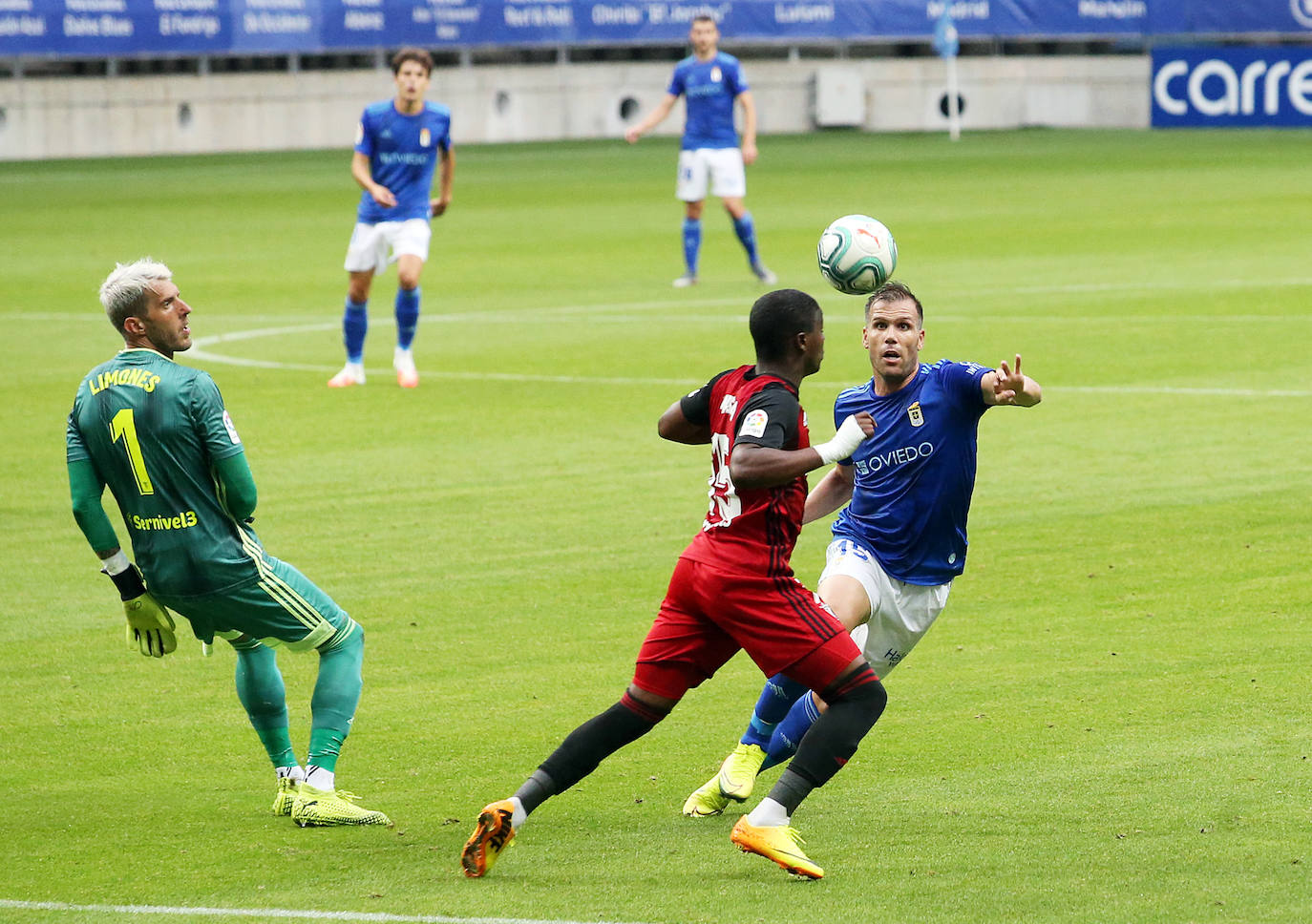 El Real Oviedo y el Mirandés se han disputado los tres puntos en el estadio Carlos Tartiere. 