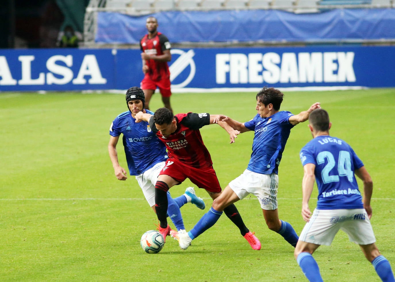 El Real Oviedo y el Mirandés se han disputado los tres puntos en el estadio Carlos Tartiere. 