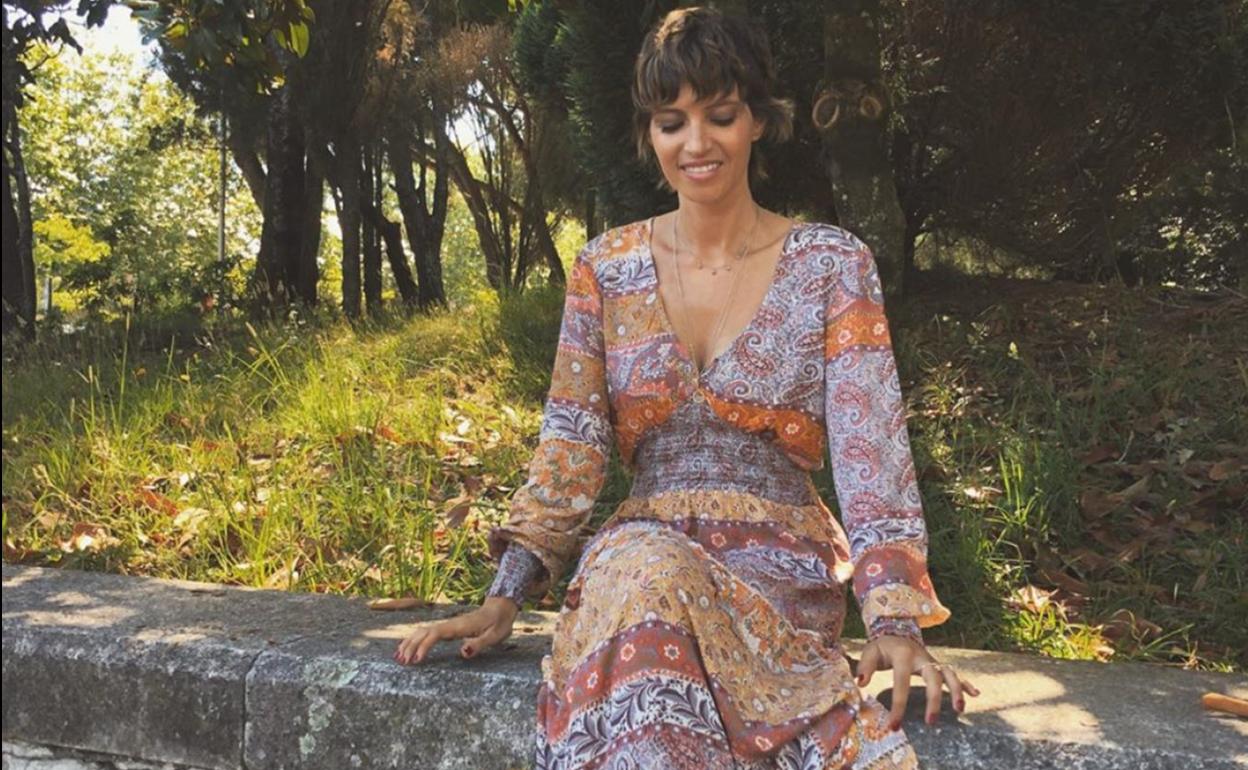 Sara luce su nueva imagen por las calles de Oporto. 