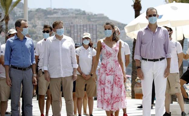 La Reina Letizia recuerda los helados de Oviedo en la playa de Benidorm