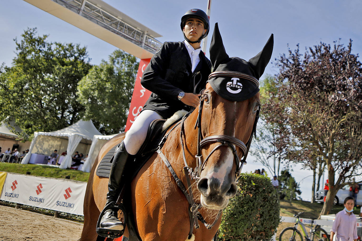 La competición comenzó a partir de las 15.30 horas con la prueba de 1,30 metros con baremo A con cronometro y desempate, mientras que las emociones más fuertes llegaron con la prueba de 1,35 metros con baremo de dos fases. 