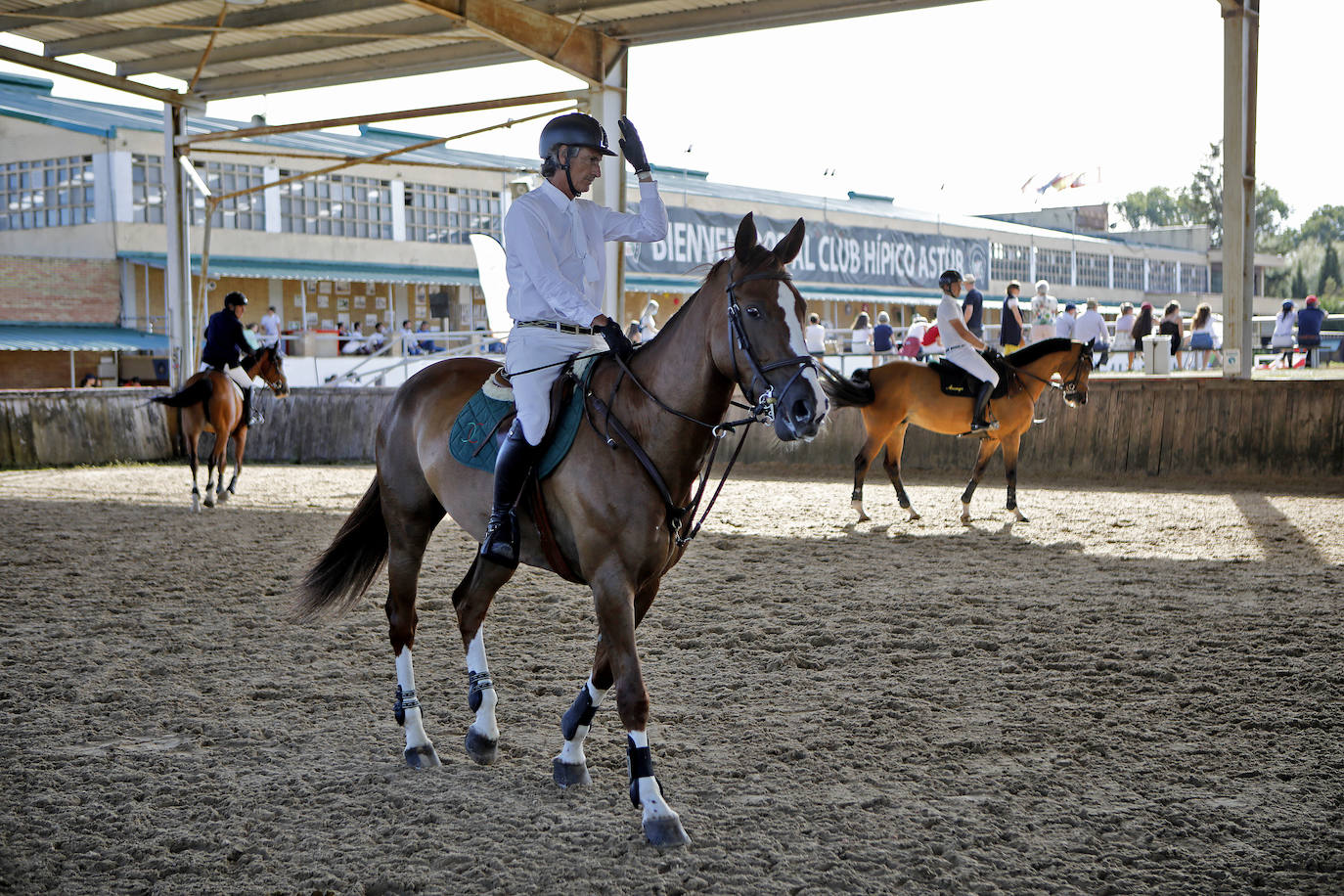 La competición comenzó a partir de las 15.30 horas con la prueba de 1,30 metros con baremo A con cronometro y desempate, mientras que las emociones más fuertes llegaron con la prueba de 1,35 metros con baremo de dos fases. 