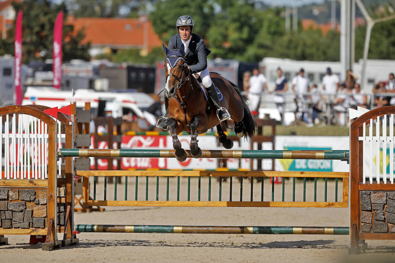 La competición comenzó a partir de las 15.30 horas con la prueba de 1,30 metros con baremo A con cronometro y desempate, mientras que las emociones más fuertes llegaron con la prueba de 1,35 metros con baremo de dos fases. 