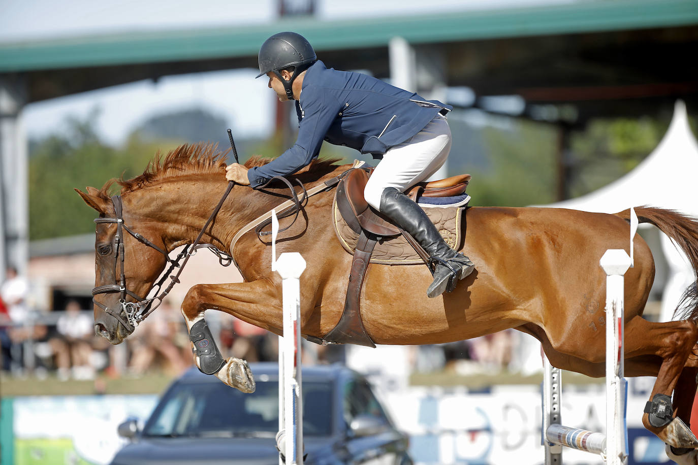 La competición comenzó a partir de las 15.30 horas con la prueba de 1,30 metros con baremo A con cronometro y desempate, mientras que las emociones más fuertes llegaron con la prueba de 1,35 metros con baremo de dos fases. 