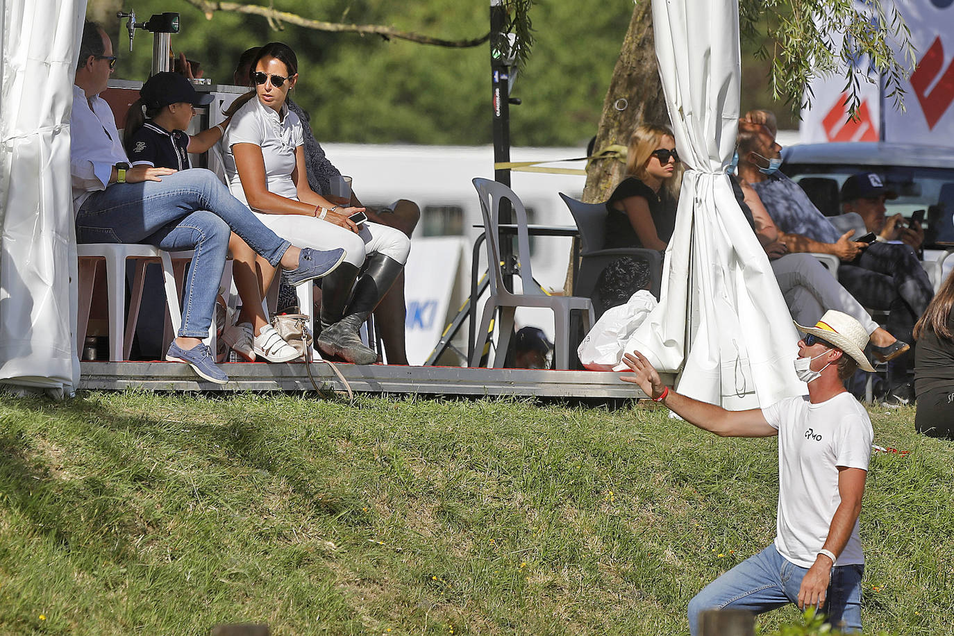 La competición comenzó a partir de las 15.30 horas con la prueba de 1,30 metros con baremo A con cronometro y desempate, mientras que las emociones más fuertes llegaron con la prueba de 1,35 metros con baremo de dos fases. 