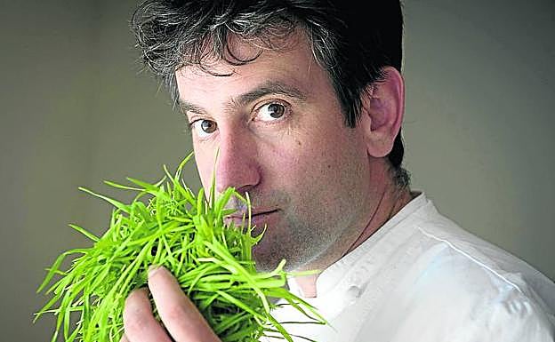 Maestro Nacional. El cocinero vasco Josean Alija, al frente del restaurante Nerua, en Bilbao, es el premiado este año. BERNARDO CORRAl