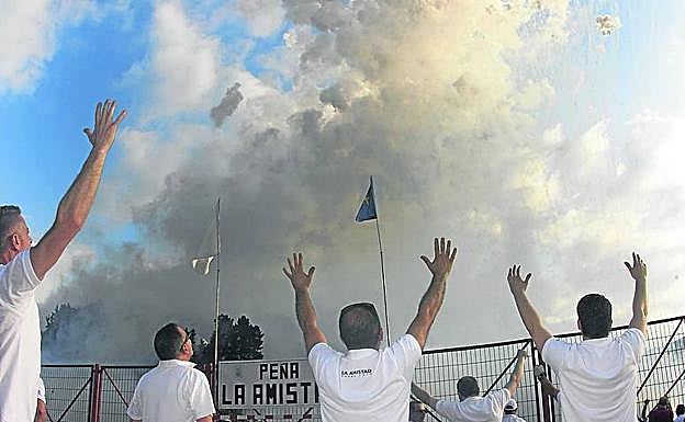Tiradores de la peña La Amistad, el año pasado. damián arienza