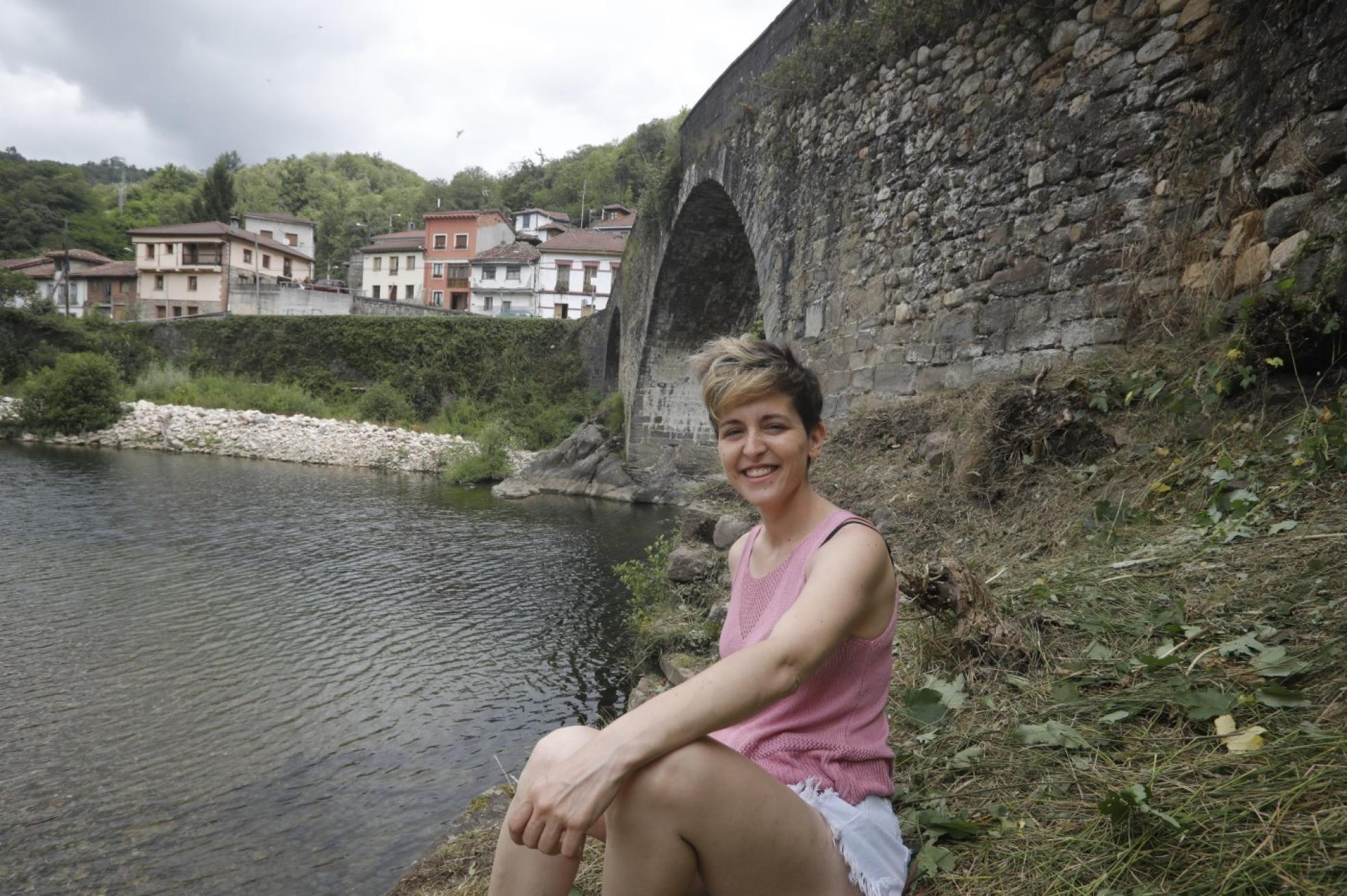 En el río.Tamara, junto al Nalón, que este año se queda sin descenso. 