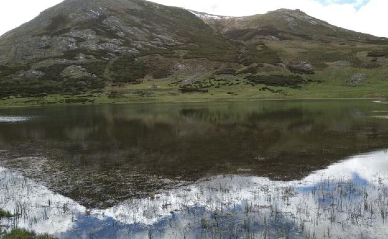 Imagen del lago Isoba, donde se produjo el suceso. 