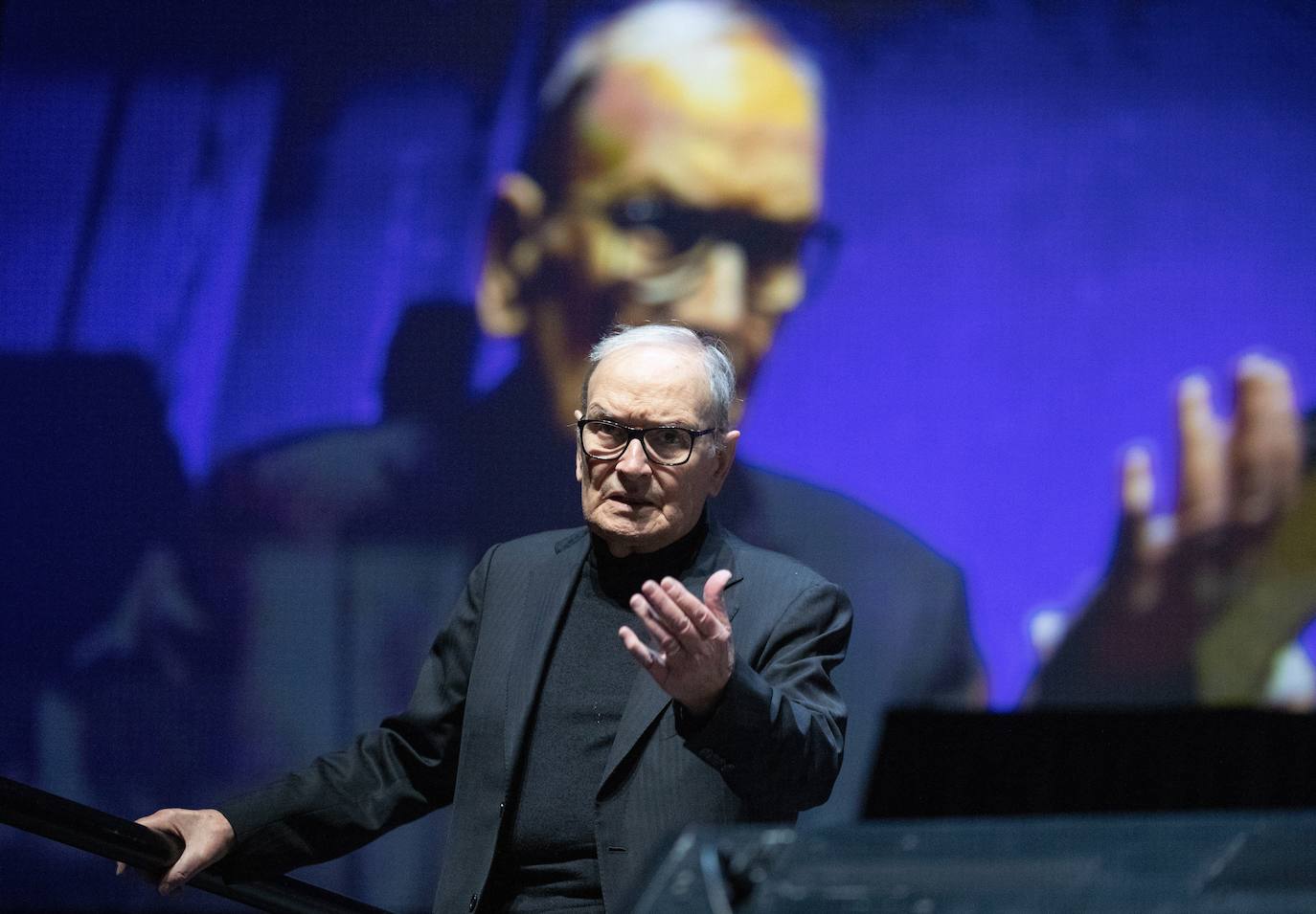 El compositor italiano Ennio Morricone, autor de más de 400 bandas sonoras para cine y televisión, ha fallecido a los 91 años. El músico fue distinguido este año con el Premio Princesa de Asturias de las Artes, galardón que comparte con el también célebre compositor John Williams.