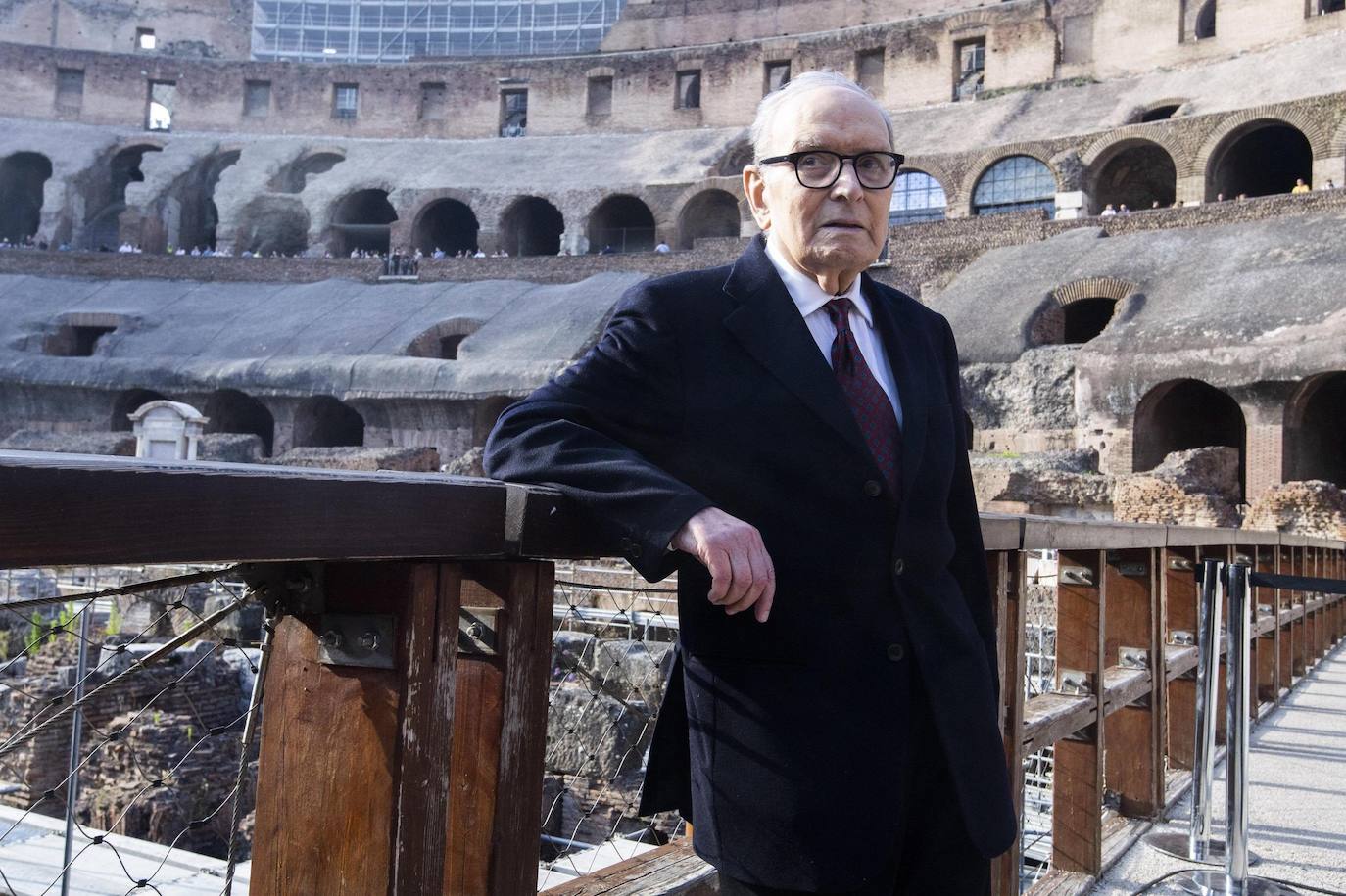 El compositor italiano Ennio Morricone, autor de más de 400 bandas sonoras para cine y televisión, ha fallecido a los 91 años. El músico fue distinguido este año con el Premio Princesa de Asturias de las Artes, galardón que comparte con el también célebre compositor John Williams.
