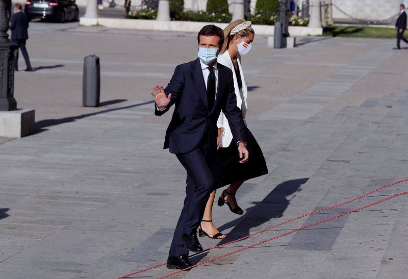 Los reyes, sus hijas, la vicepresidenta del Gobierno Carmen Calvo y representantes de otras instituciones del Estado y de partidos políticos asisten al funeral en la catedral madrileña de La Almudena organizado por la Conferencia Episcopal.