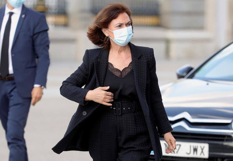 Los reyes, sus hijas, la vicepresidenta del Gobierno Carmen Calvo y representantes de otras instituciones del Estado y de partidos políticos asisten al funeral en la catedral madrileña de La Almudena organizado por la Conferencia Episcopal.