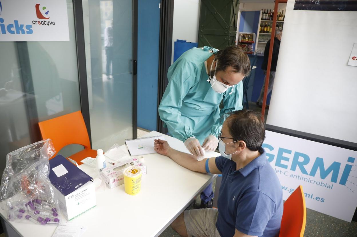 La realización del test serológico es la primera parte del sistema. 