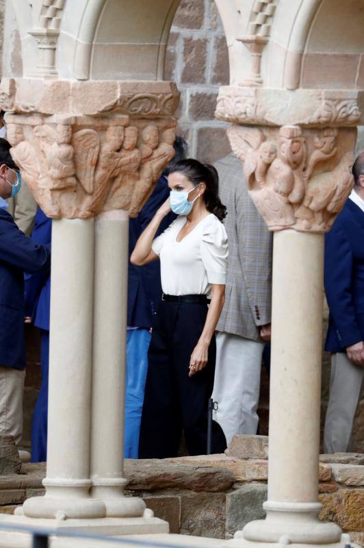 Don Felipe y doña Letizia iniciaron su periplo en Canarias como primer destino de su gira por todo el país tras el confinamiento. Después han viajado a Baleares, Andalucía, Castilla La-Macha, Comunidad Valenciana, a la Región de Murcia y a Aragón. Los Reyes visitarán todas las comunidades autónomas de España con el objetivo de apoyar al turismo después de la pandemia. 