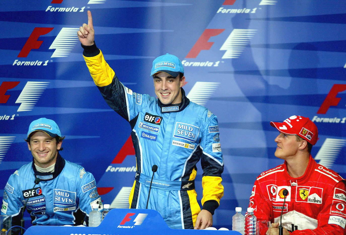 22/03/2003 | Jarno Trulli y Fernando Alonso y Michael Schumacher, tras el primer puesto del asturiano en los entrenamientos del Gran Premio de Malasia 