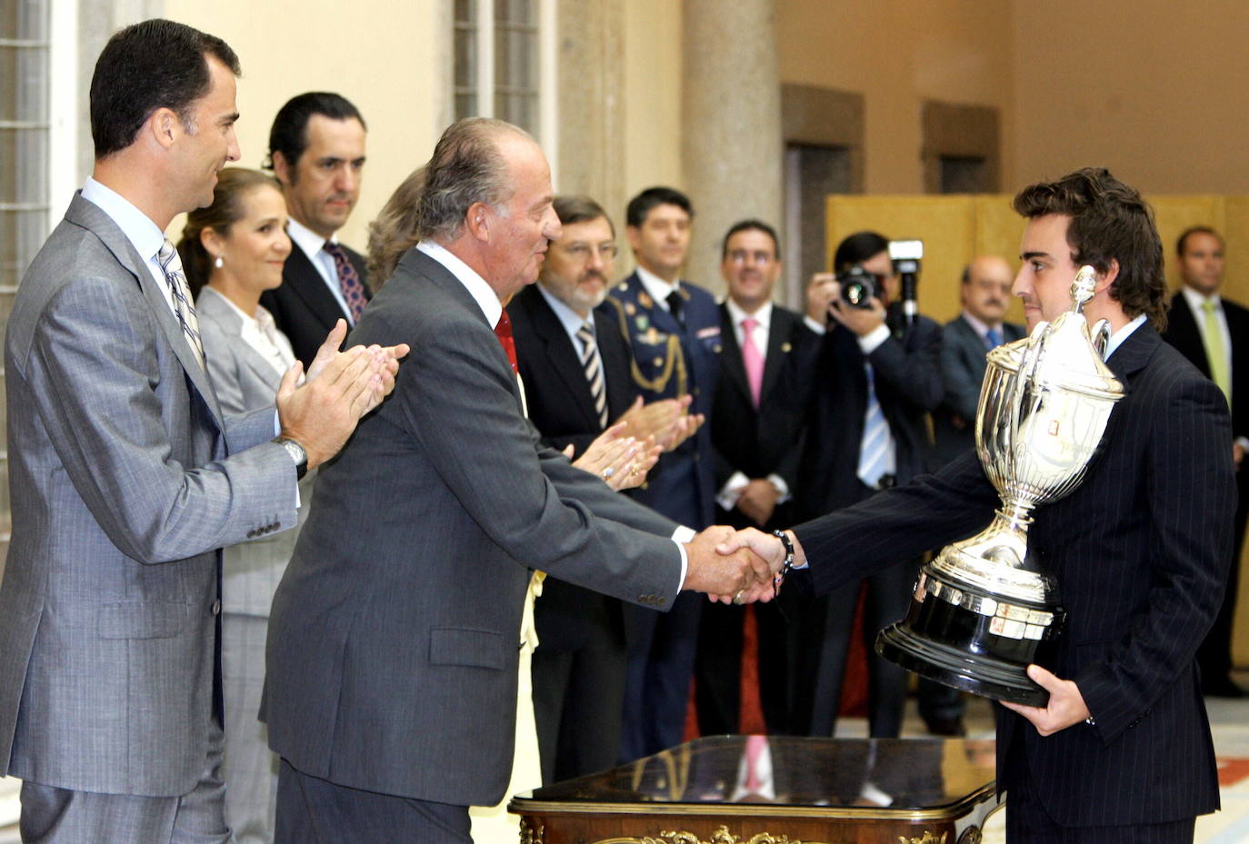 12/09/2006 | El Rey Juan Carlos I entrega a Fernando alonso el el Premio Nacional del Deporte 2005 