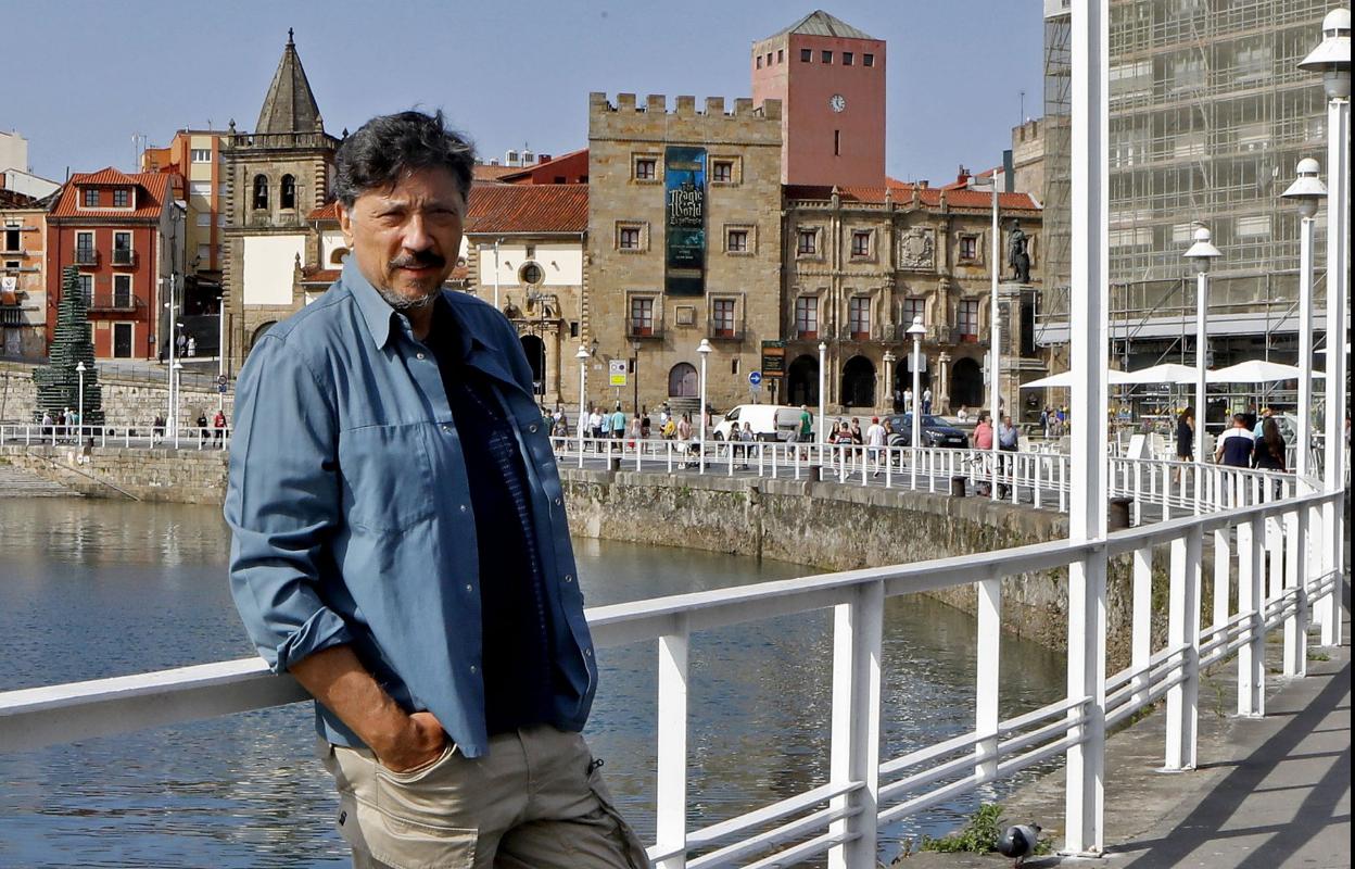 Carlos Bardem, en en el puerto deportivo de Gijón. 