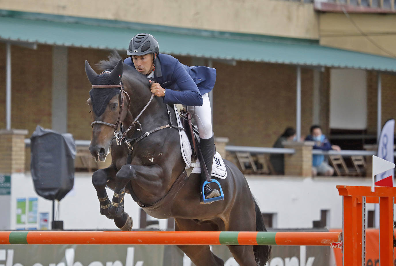 Fotos: Caballos jóvenes y adultos se dan cita para realizar pruebas de altura