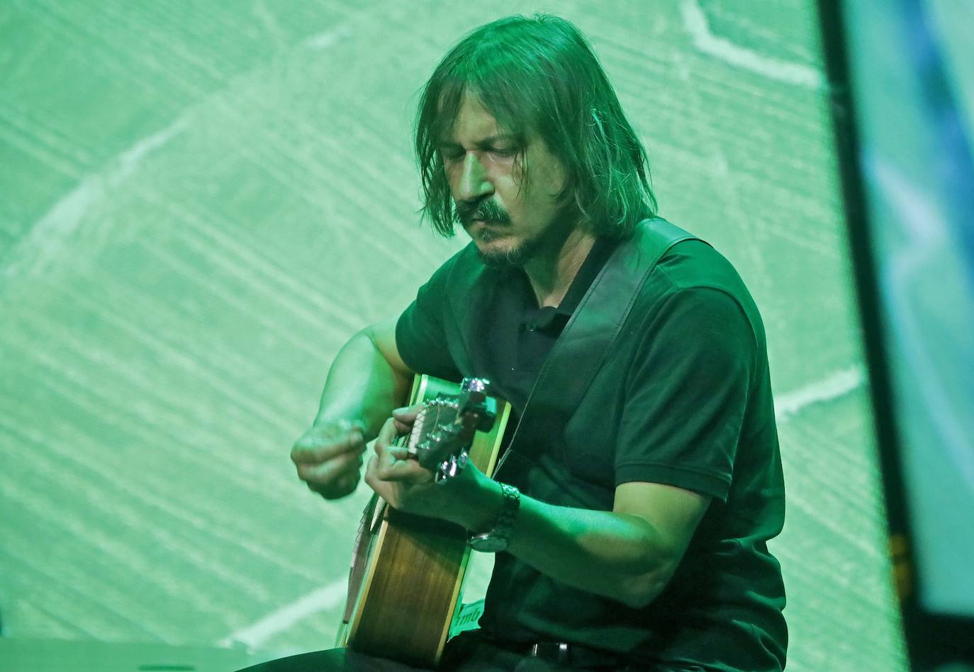 La tonada, y mucho más, sonó ayer en el Antiguo Instituto. La invitada de lujo, Anabel Santiago, quien demostró como ha sabido llevar la tradición más pura a los territorios más modernos, gracias a la fusión de estilos.