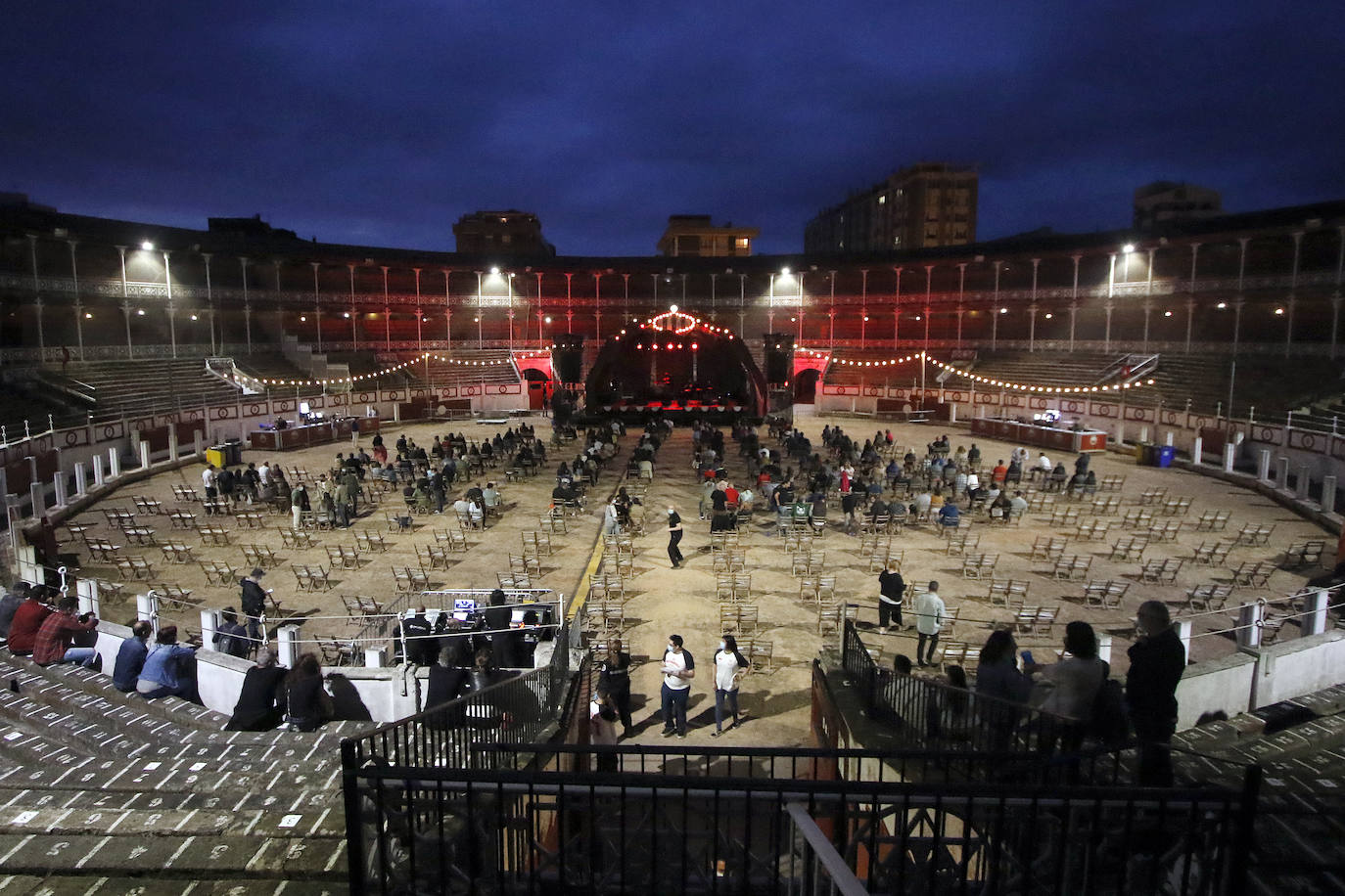 Fotos: Loquillo lanza en Gijón su conjura de lírica para los malos tiempos