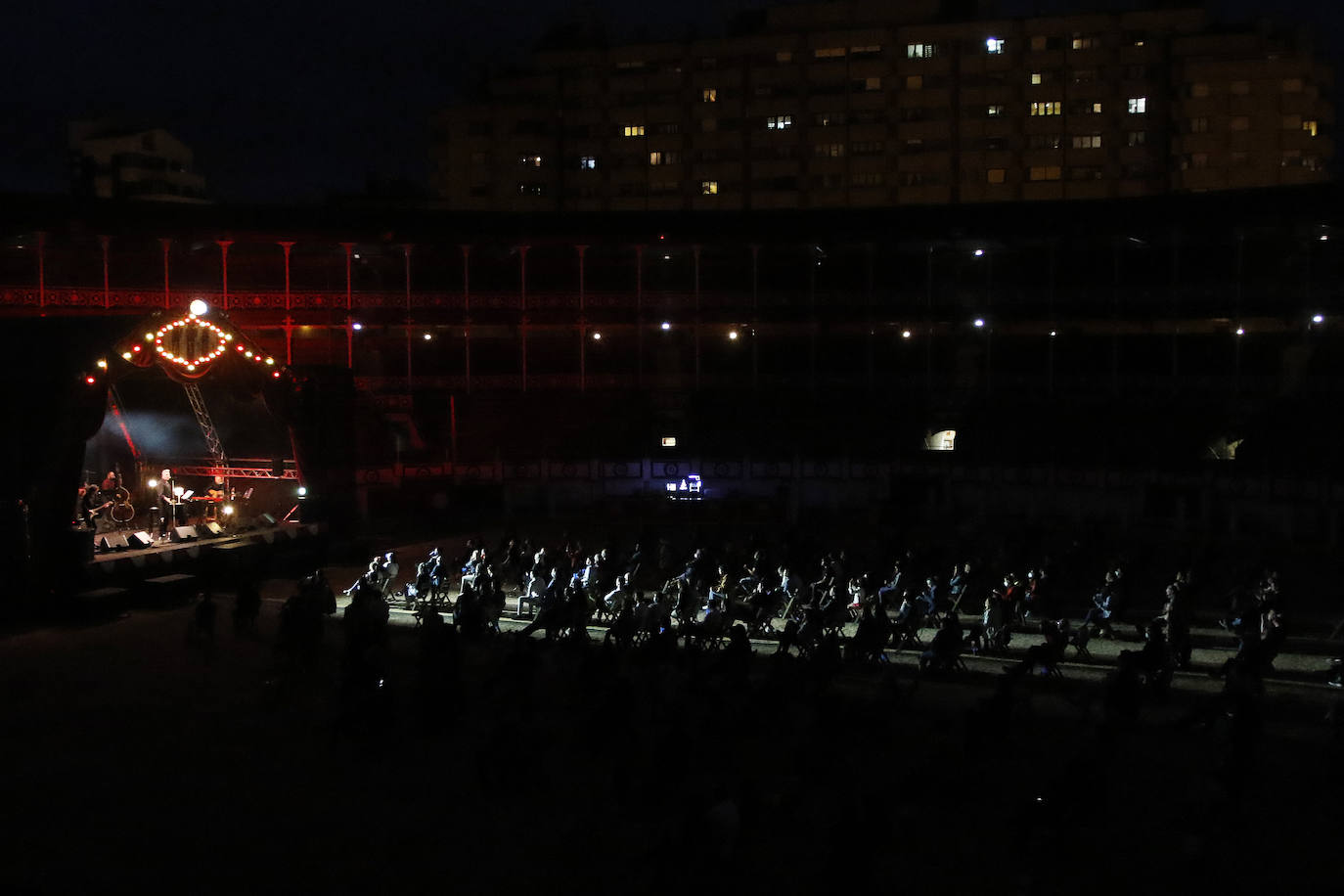 Fotos: Loquillo lanza en Gijón su conjura de lírica para los malos tiempos