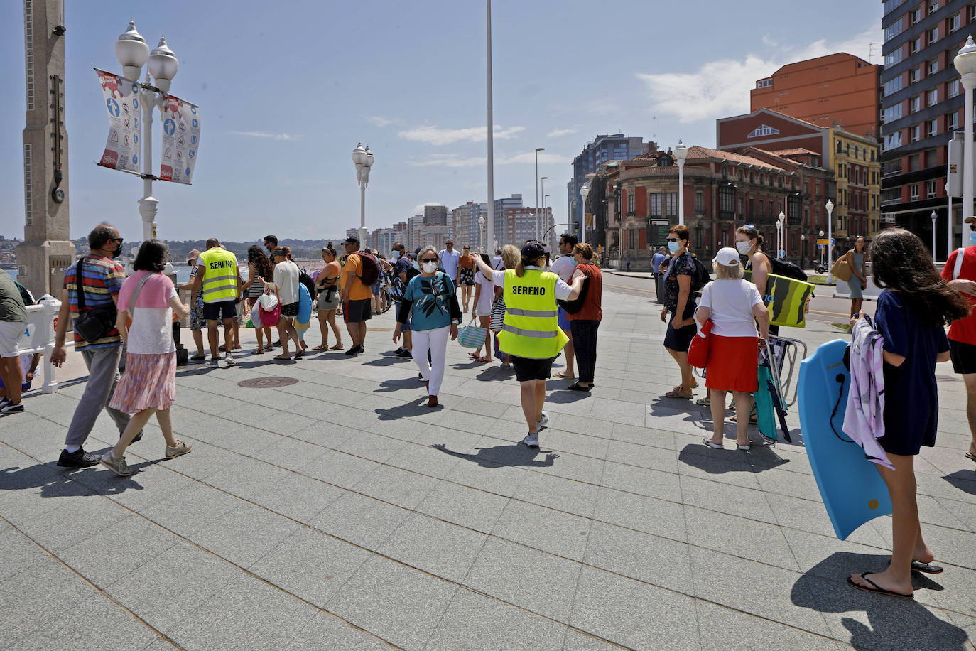 El calor que se ha instalado en la región ha llenado arenales y lugares turísticos de la región. Este clima favorable acompañará a los asturianos durante la próxima semana.