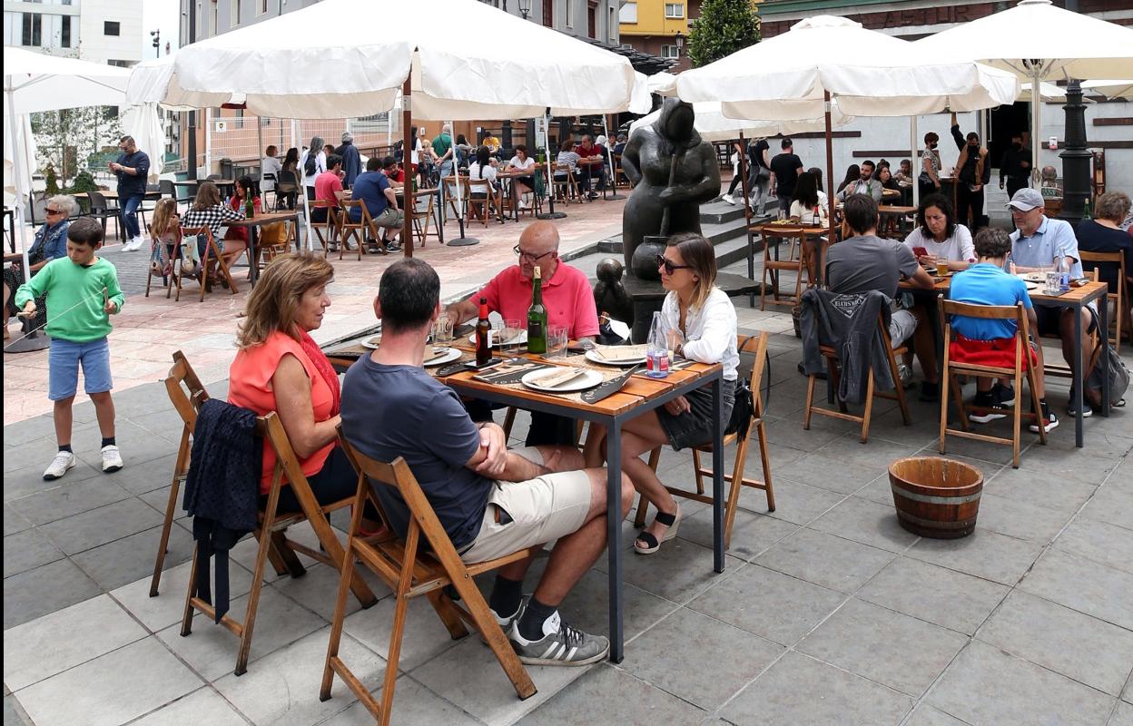 Una de las terrazas ampliadas en la calle Gascona. 