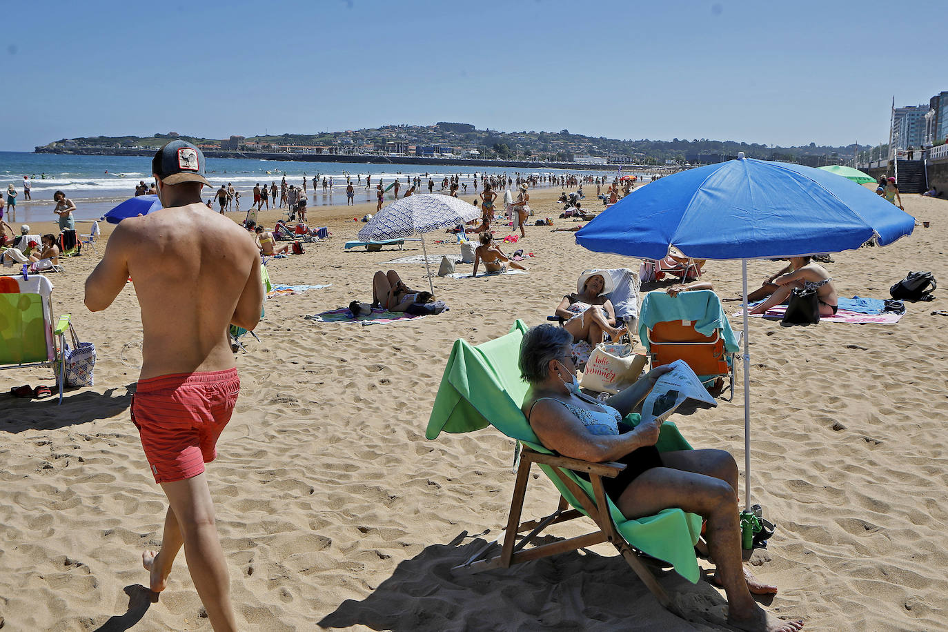 El buen tiempo en la ciudad ha hecho que el arenal registre una muy buena ocupación