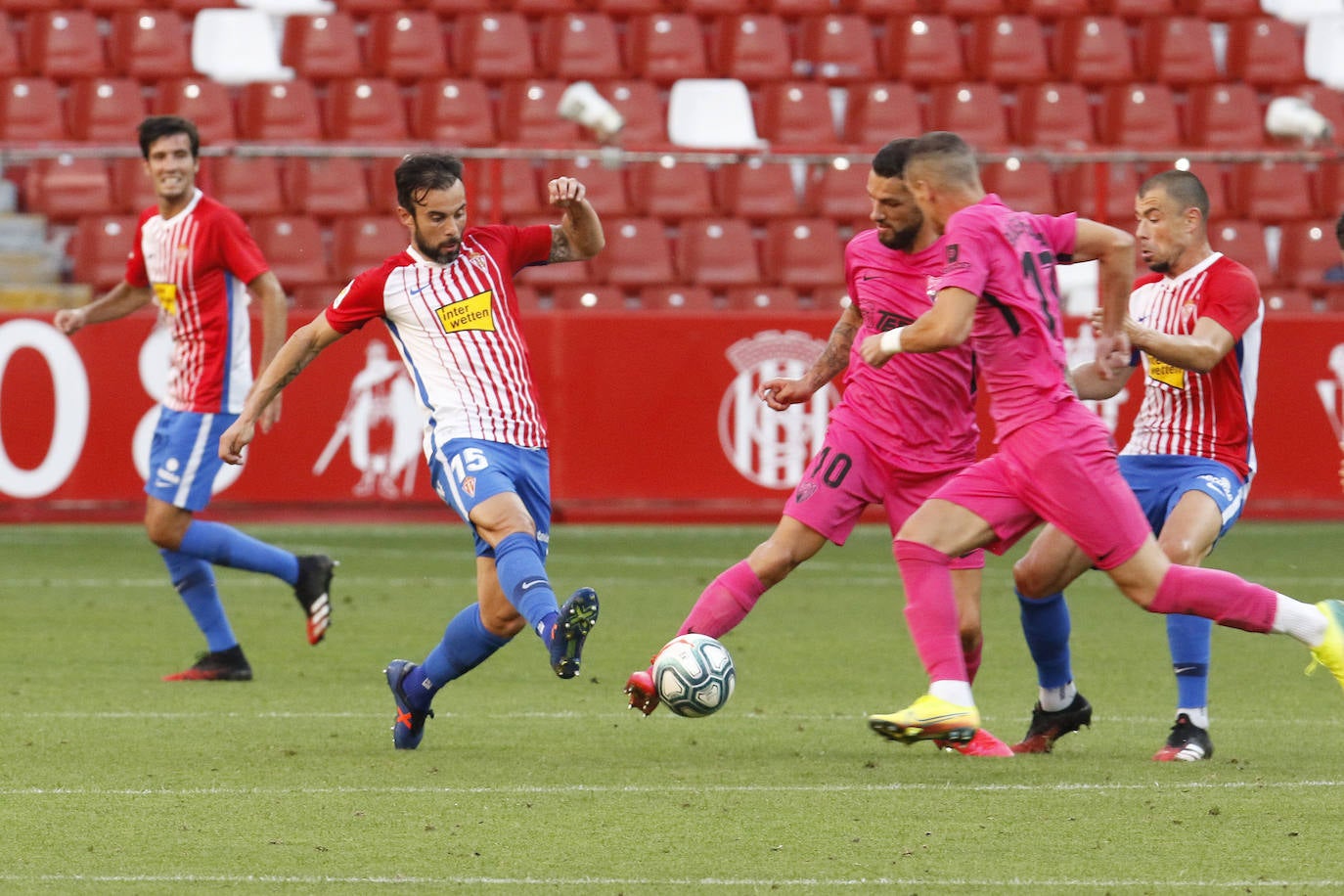 Apura sus opciones de 'play off' con una gran victoria ante el Málaga