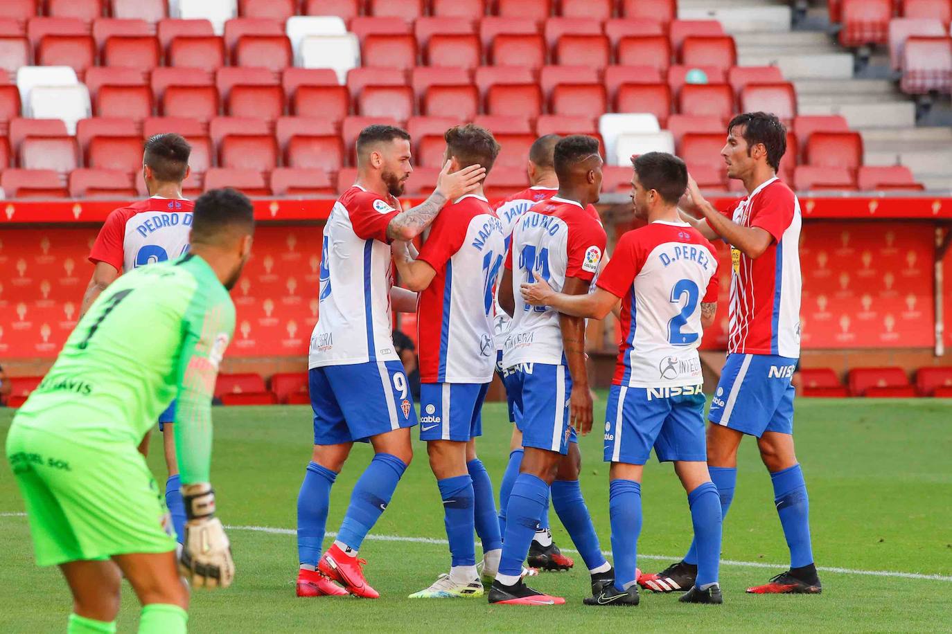 Apura sus opciones de 'play off' con una gran victoria ante el Málaga