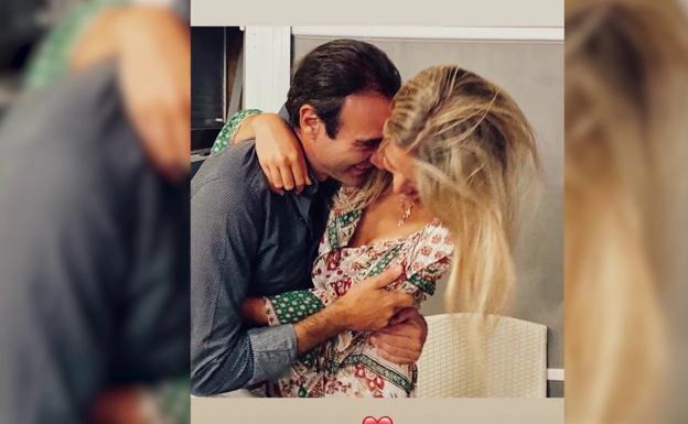 Ana Soria hace pública su primera fotografía con Enrique Ponce