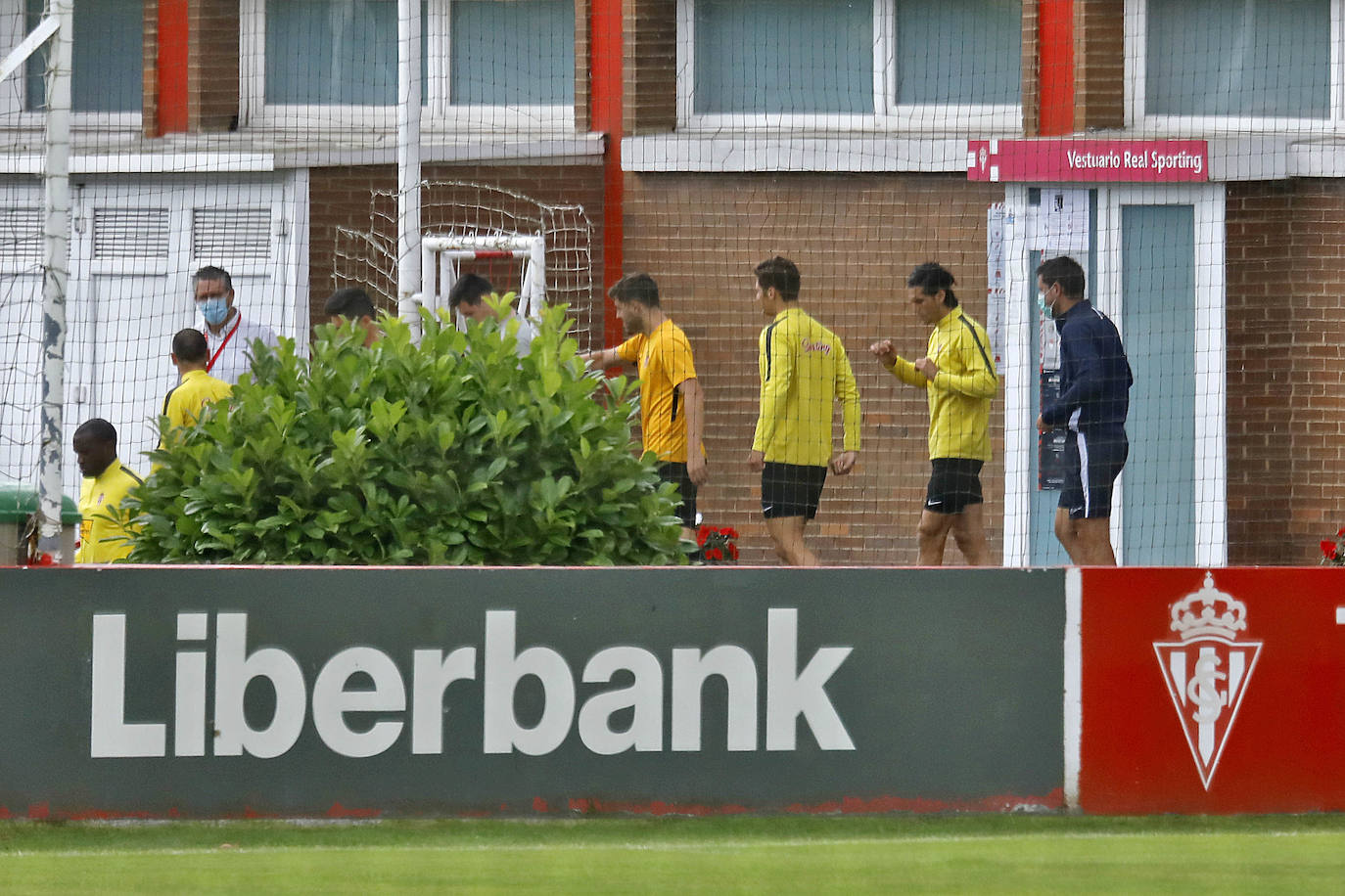 El conjunto rojiblanco prepara en Mareo su encuentro ante el Extremadura el próximo viernes. 