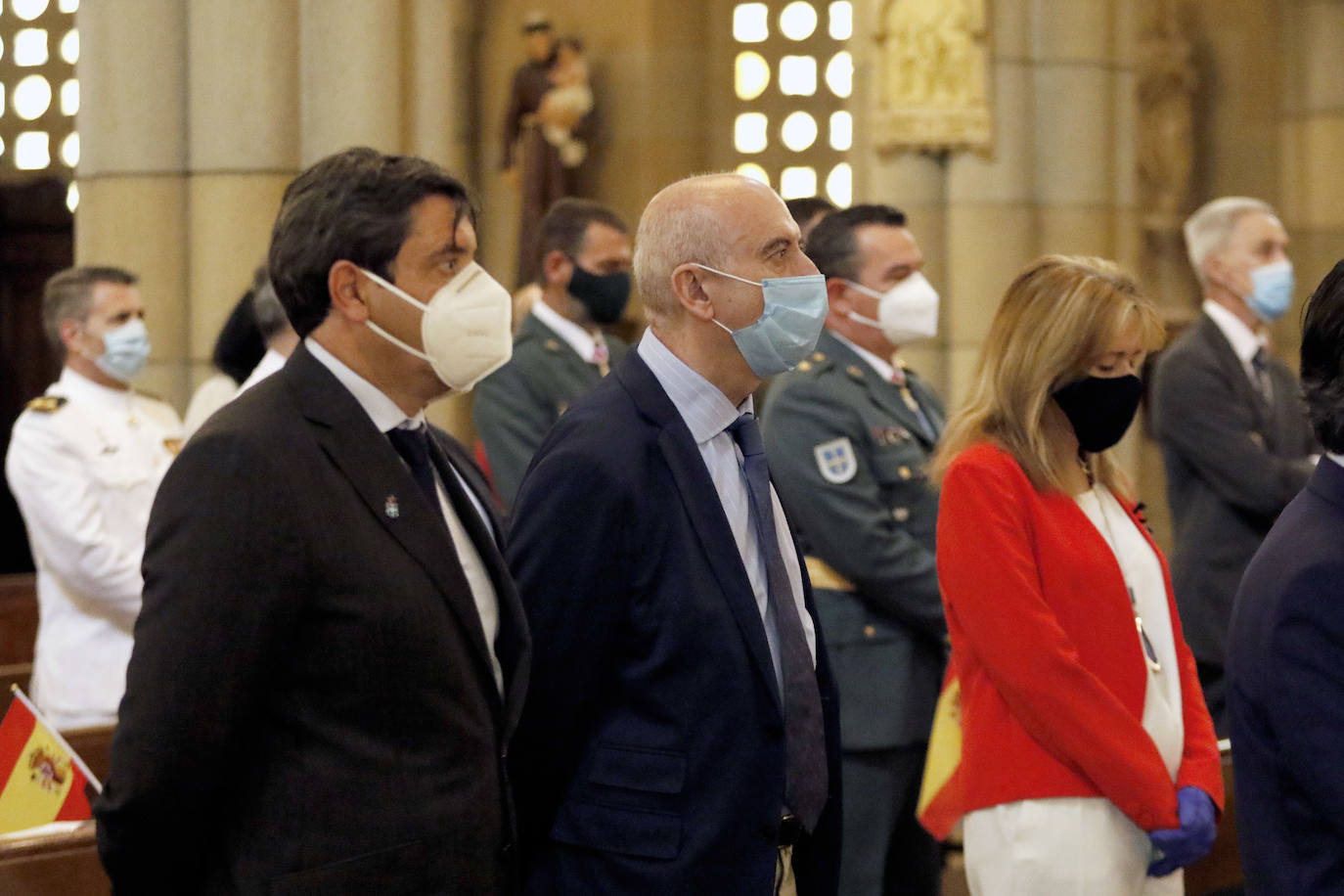 Aunque la pandemia obligó a suspender la mayor parte de actos, los marinos pudieron acudir este jueves a la celebración religiosa, en la iglesia de San Pedro, en honor a la Virgen del Carmen 