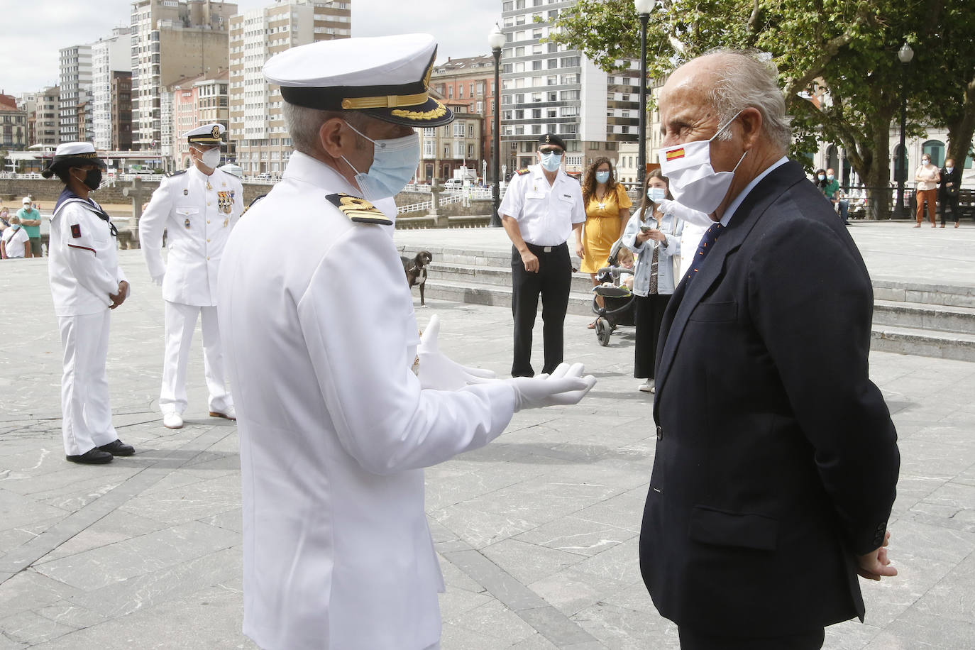 Aunque la pandemia obligó a suspender la mayor parte de actos, los marinos pudieron acudir este jueves a la celebración religiosa, en la iglesia de San Pedro, en honor a la Virgen del Carmen 