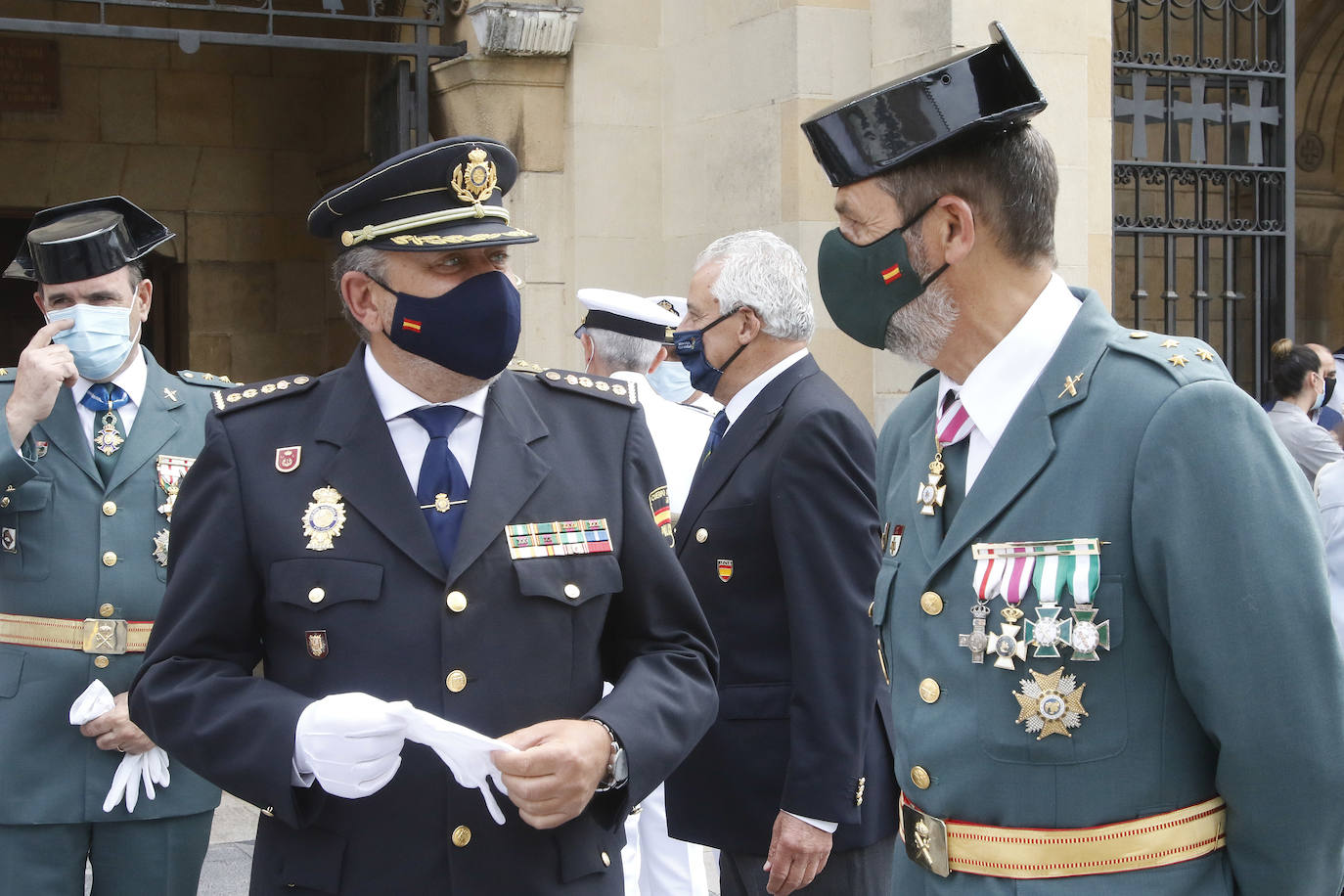 Aunque la pandemia obligó a suspender la mayor parte de actos, los marinos pudieron acudir este jueves a la celebración religiosa, en la iglesia de San Pedro, en honor a la Virgen del Carmen 