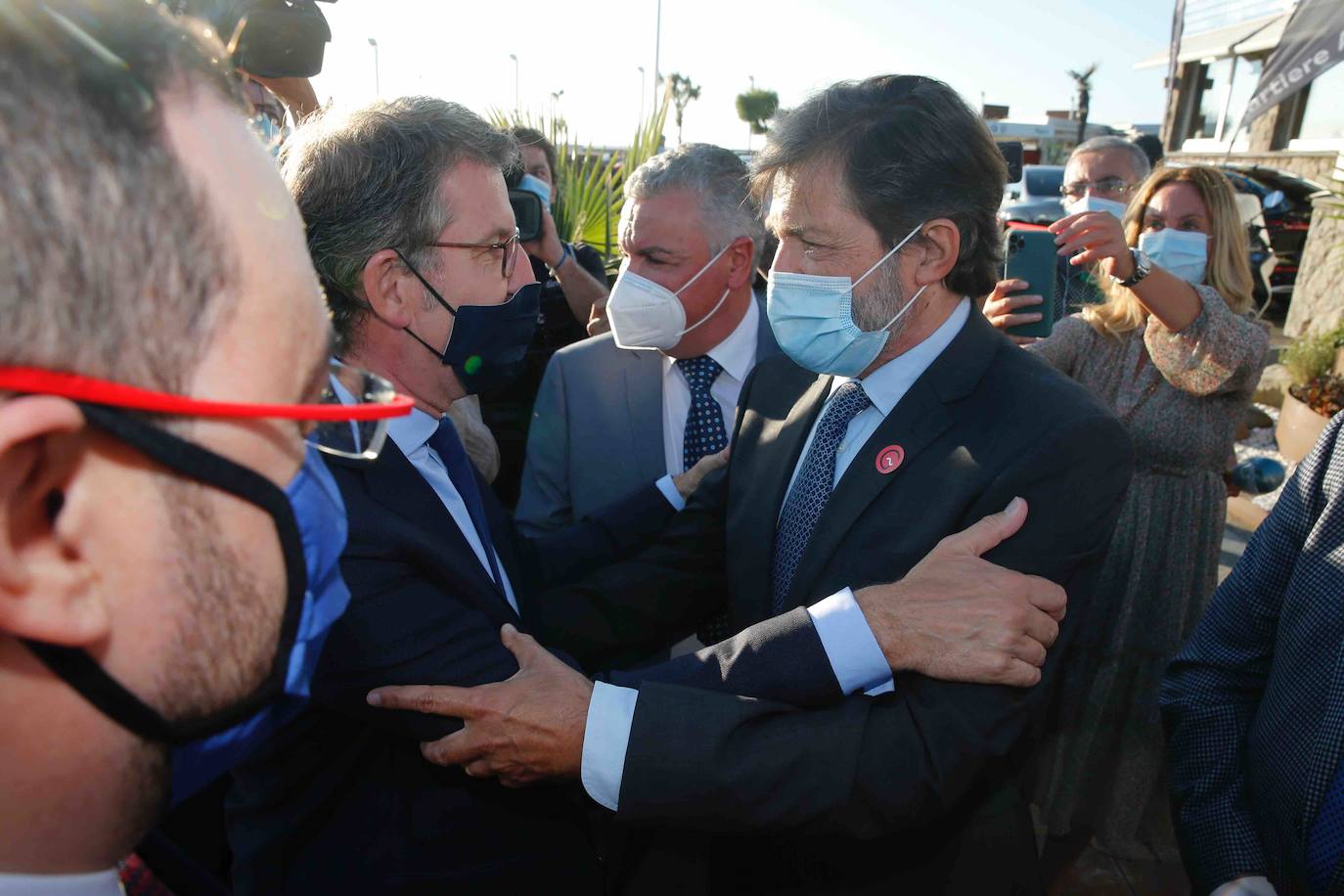 Javier Fernández recibe el premio 'Gijonés del año', concedido por la revista 'Vivir Gijón'