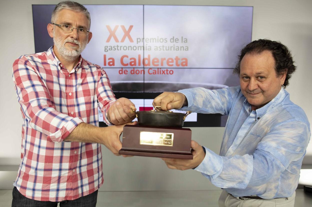 Ernesto Madera y Pascual Cabaño, tras recoger el premio. 