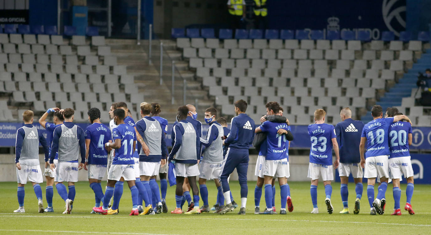 El Real Oviedo se ha garantizado la permanencia en Segunda División parla próxima temporada a falta de una jornada para finalizar la liga. Los azules han vencido al Racing de Santander en el Carlos Tartiere gracias al gol de Obeng. 