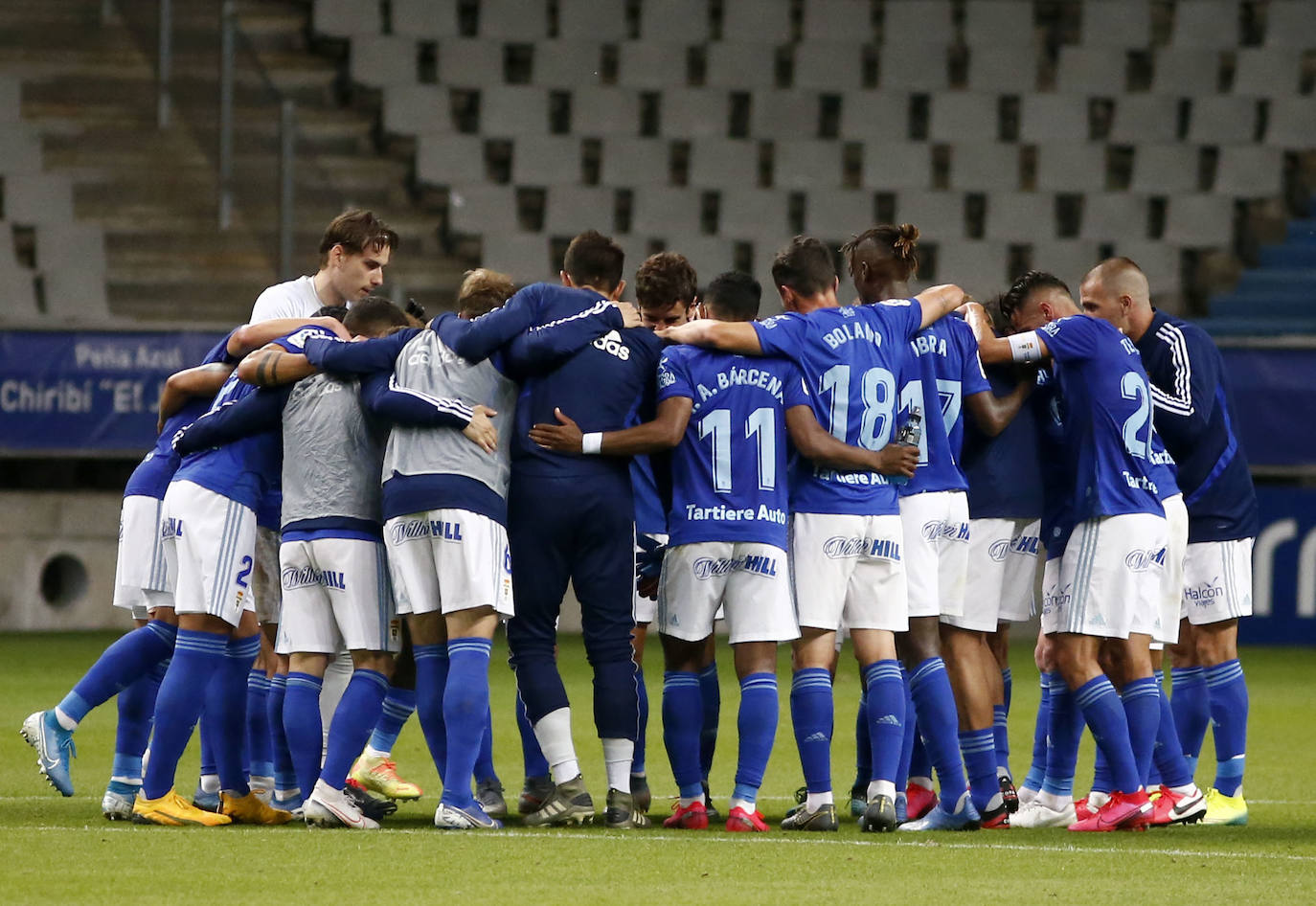 El Real Oviedo se ha garantizado la permanencia en Segunda División parla próxima temporada a falta de una jornada para finalizar la liga. Los azules han vencido al Racing de Santander en el Carlos Tartiere gracias al gol de Obeng. 